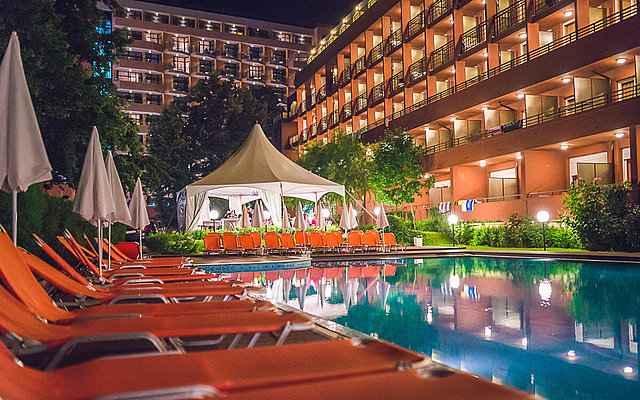 Hotel Gladiola Goldstrand Pool bei Nacht